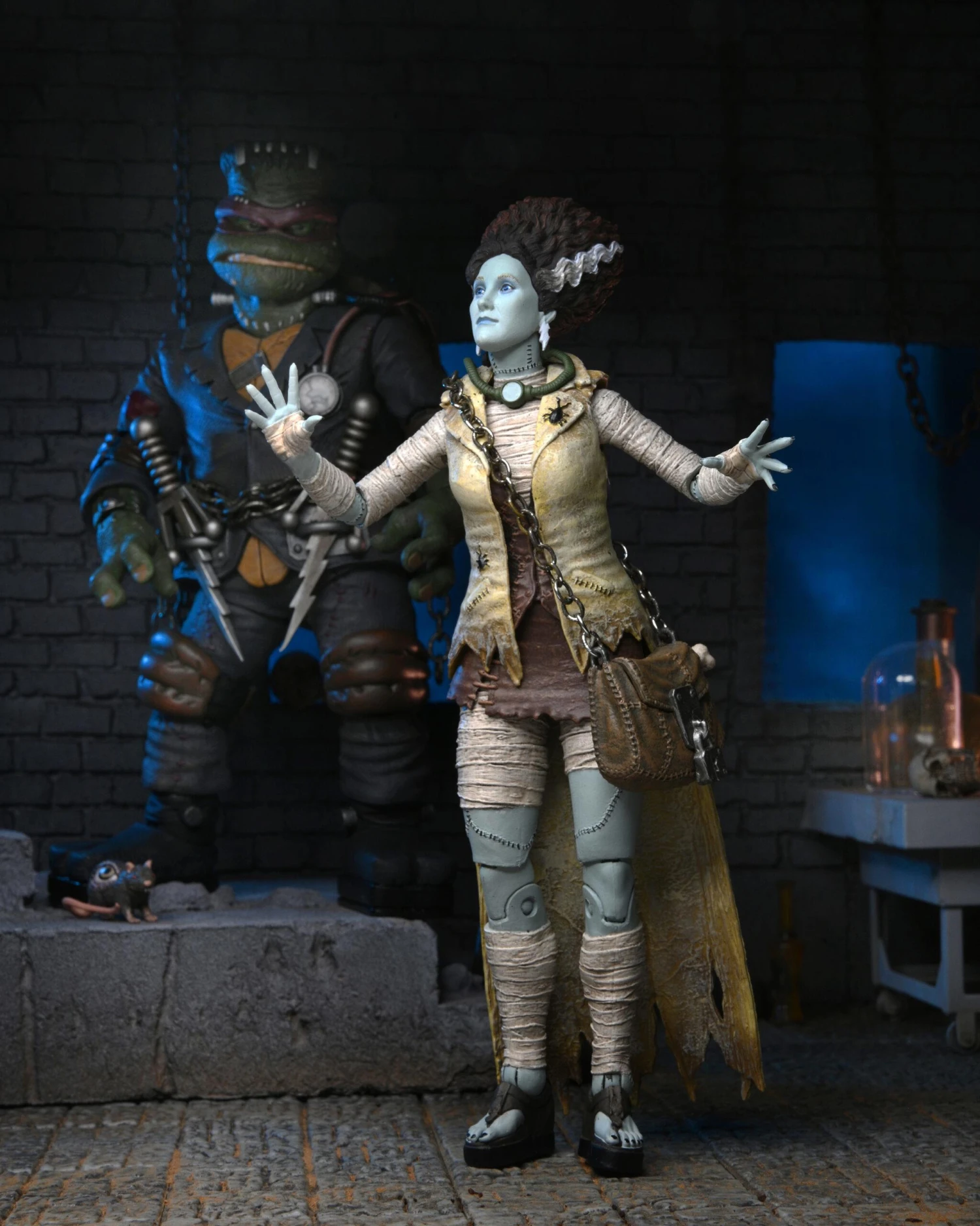 NECA Universal Monsters X Teenage Mutant Ninja Turtles Ultimate 7" Scale Action Figure - April As The Bride 10 NECA Universal Monsters X Teenage Mutant Ninja Turtles Ultimate 7" Scale Action Figure - April As The Bride - Image 8