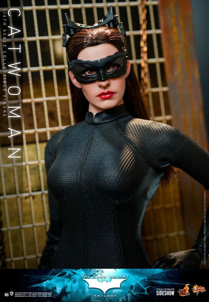 *PRE-ORDER Catwoman - Batman: The Dark Knight Hot Toys Collectibles 1/6 Scale Action Figure 5 *PRE-ORDER Catwoman - Batman: The Dark Knight Hot Toys Collectibles 1/6 Scale Action Figure - Image 3