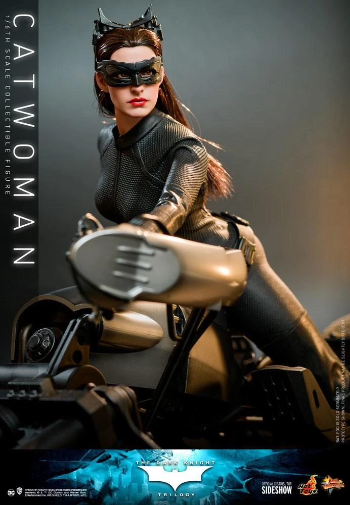 *PRE-ORDER Catwoman - Batman: The Dark Knight Hot Toys Collectibles 1/6 Scale Action Figure 4 *PRE-ORDER Catwoman - Batman: The Dark Knight Hot Toys Collectibles 1/6 Scale Action Figure - Image 2