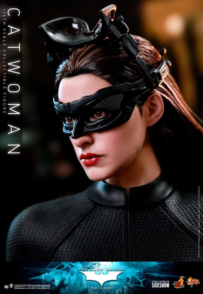 *PRE-ORDER Catwoman - Batman: The Dark Knight Hot Toys Collectibles 1/6 Scale Action Figure 6 *PRE-ORDER Catwoman - Batman: The Dark Knight Hot Toys Collectibles 1/6 Scale Action Figure - Image 4