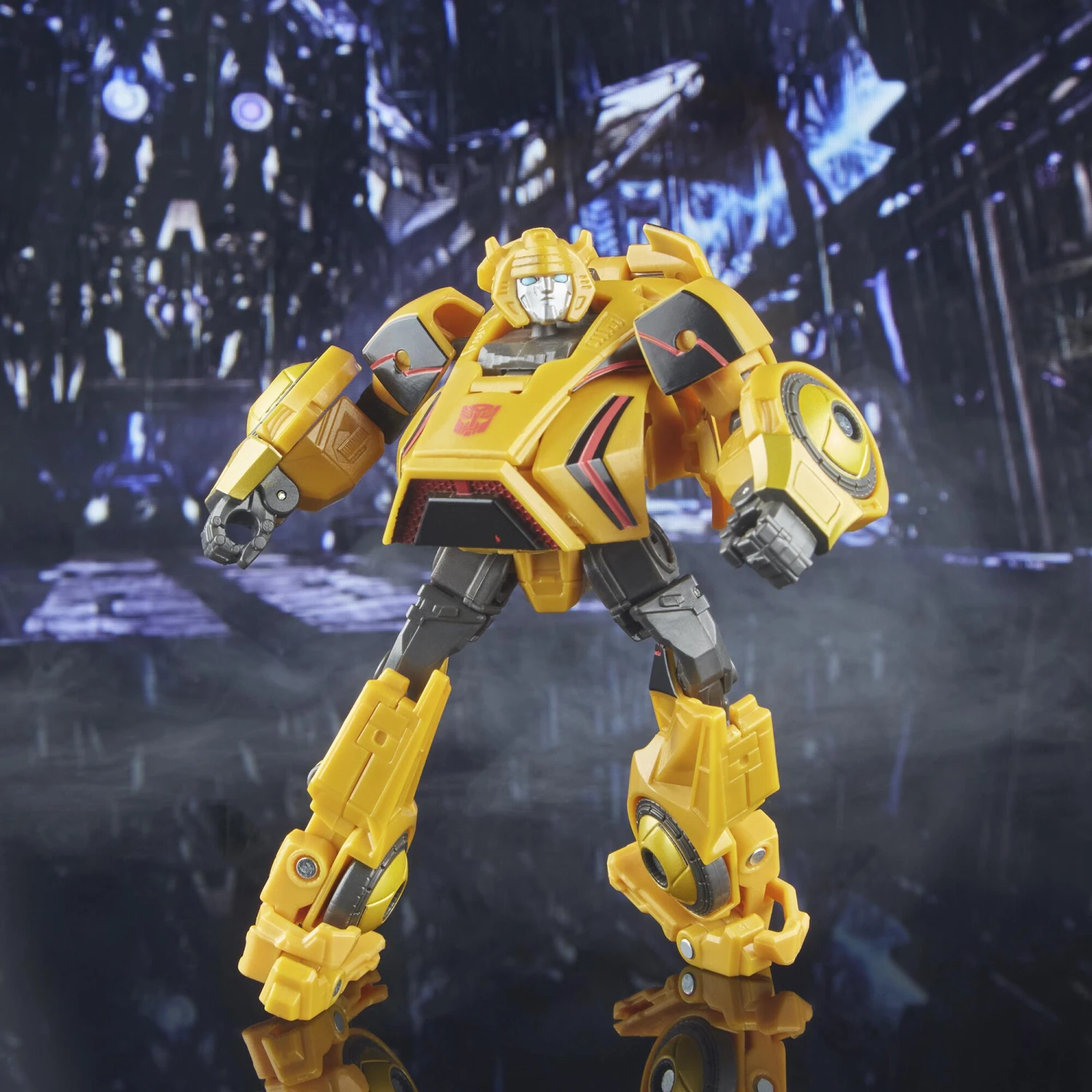 Hasbro Transformers WFC Studio Series Gamer Edition Deluxe Action Figure - Bumblebee 6 Hasbro Transformers WFC Studio Series Gamer Edition Deluxe Action Figure - Bumblebee - Image 4