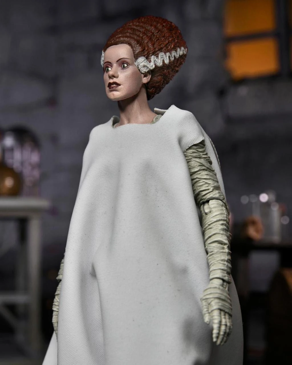 NECA Universal Monsters Ultimate 7 Inch Scale Action Figure - Bride Of Frankenstein 6 NECA Universal Monsters Ultimate 7 Inch Scale Action Figure - Bride Of Frankenstein - Image 4
